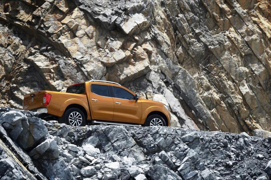  Nissan NP300 Navara Double Cab 2014 года  (TH) (фото 18 из 34)
